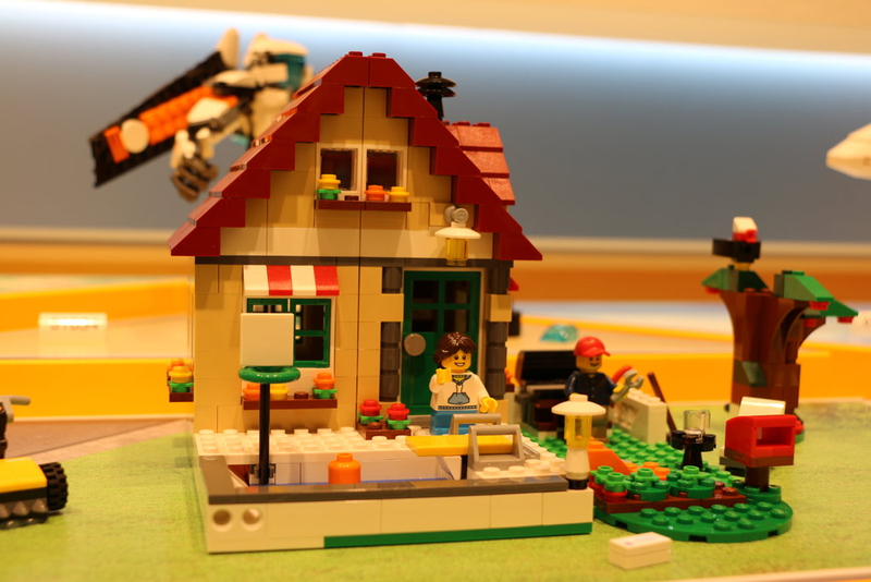 Illustration for article titled The 2015 Nuremberg Toy Fair images show all the amazing upcoming Lego